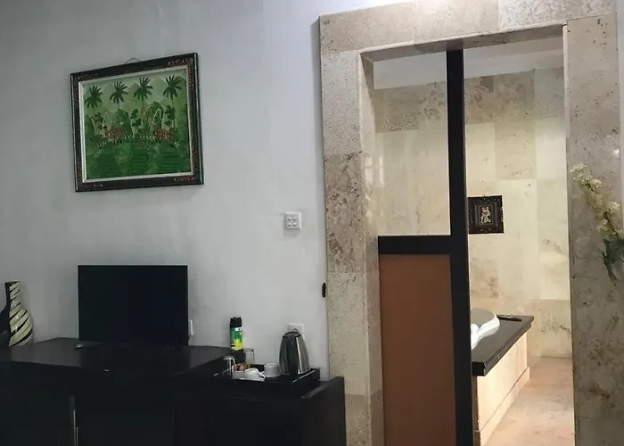 706 Urban Oasis Near Airport